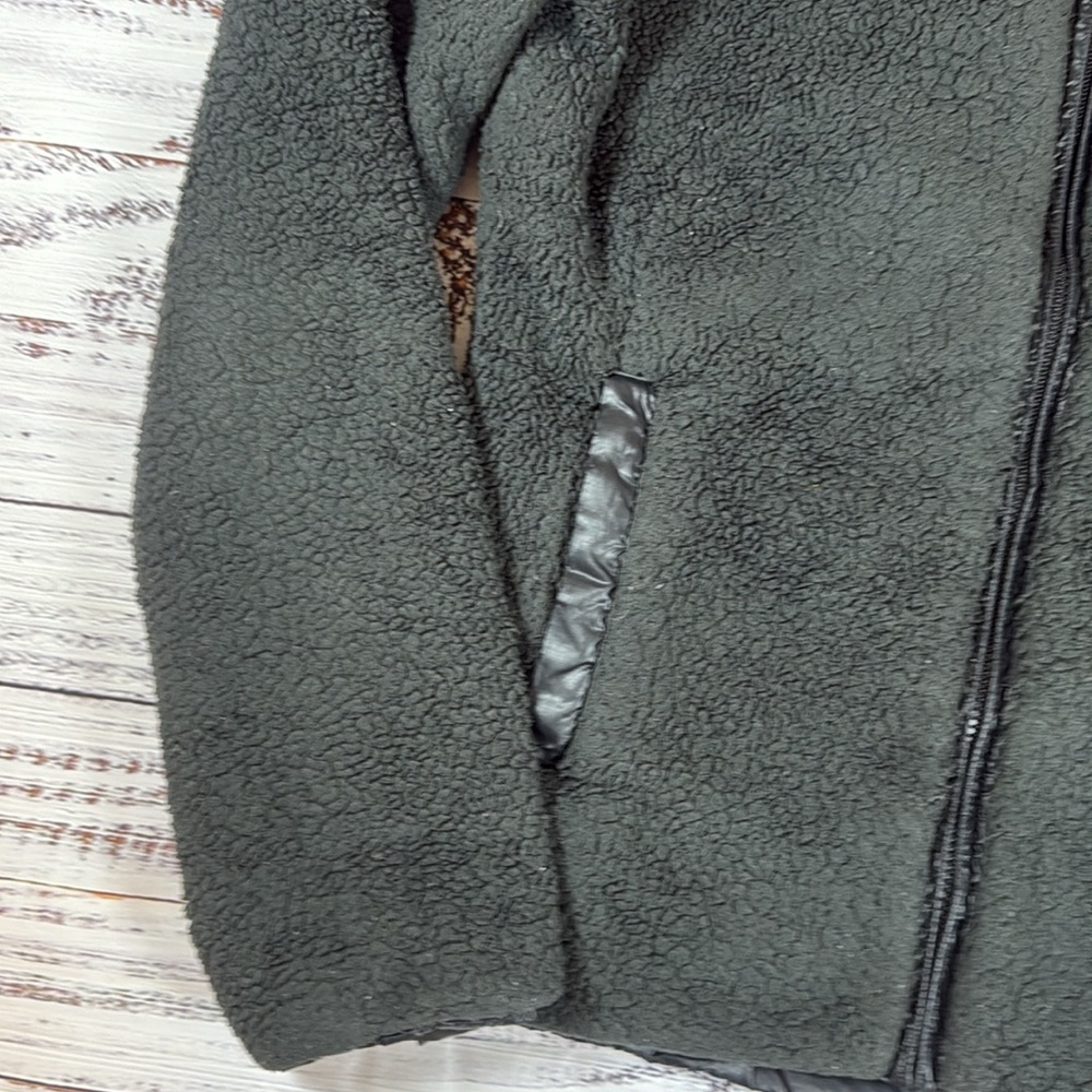 Patagonia Charcoal Fleece Jacket Size Large - Picture 2 of 13